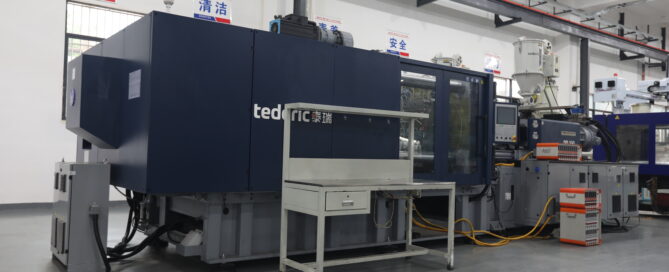 maxwise-3K-injection-molding-machine-scaled.jpg